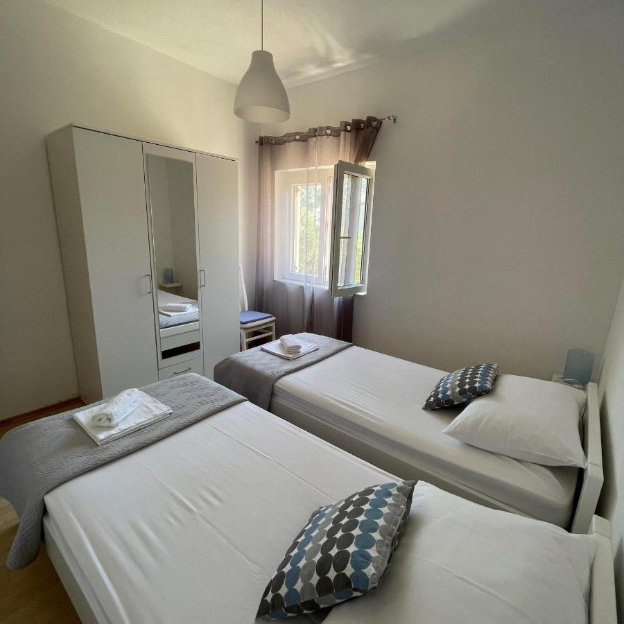 Apartman Emilija Vinišće Exterior foto