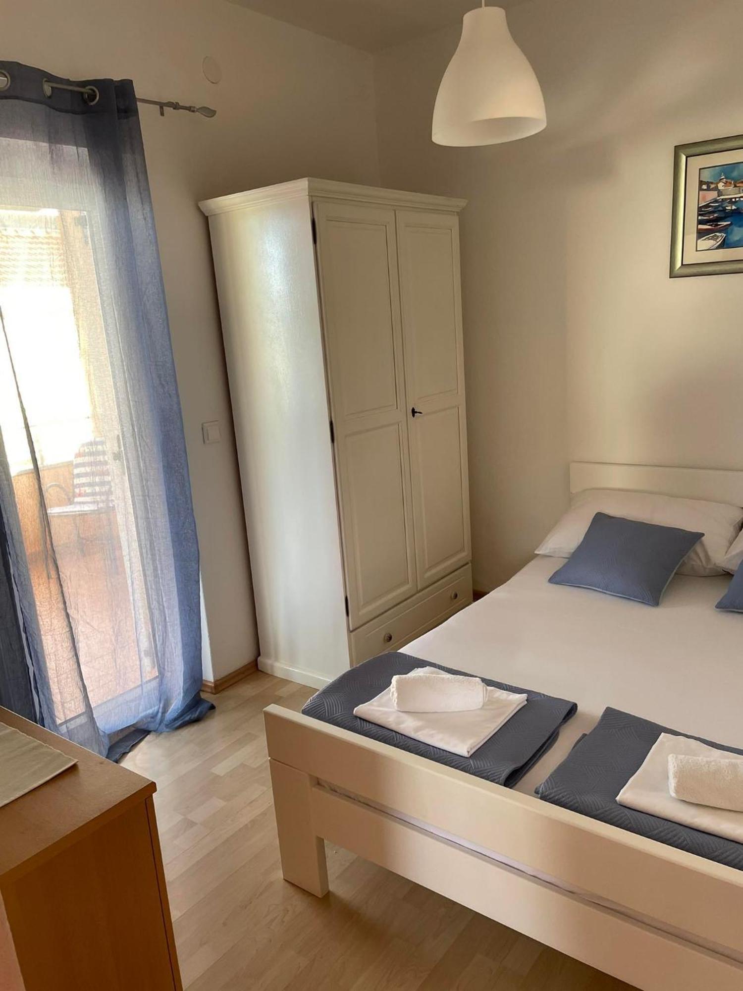 Apartman Emilija Vinišće Exterior foto