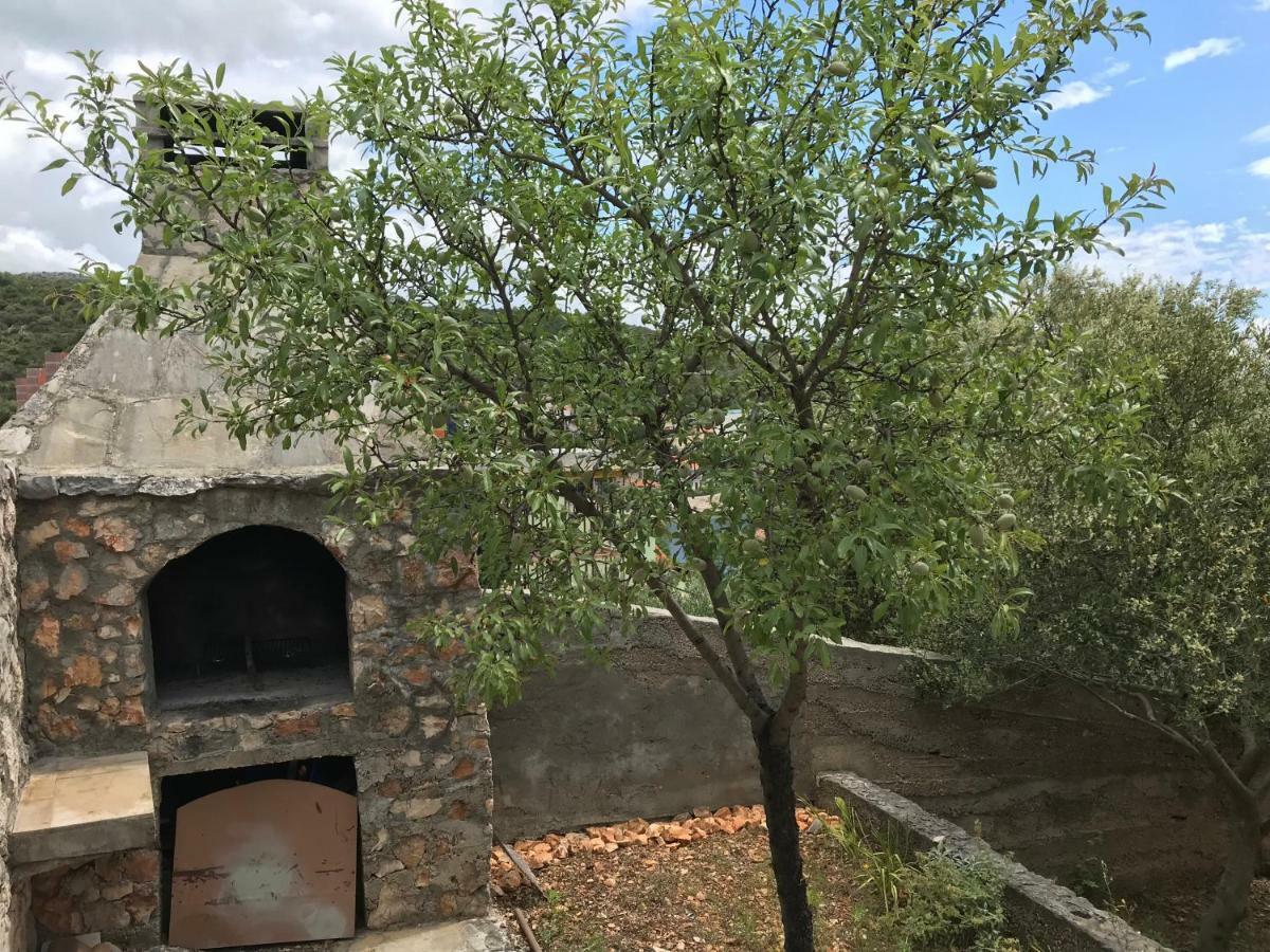 Apartman Emilija Vinišće Exterior foto